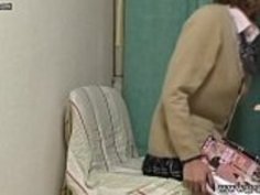 日本の女子高社員は、