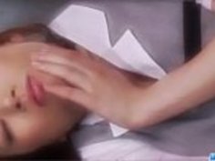 宮沢敬人、3人のショーで2人の男の子を抱きました