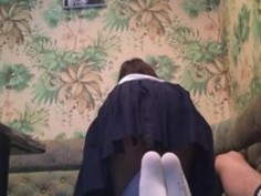 《個人撮影》素人制服JKカップルがカラオケBOXでイチャラブ騎乗位SEX