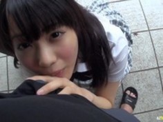 【美少女フェラ】天使の様に可愛い制服女子が丁寧にお口でしゃぶってくれる…