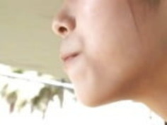 みずほ秦がテニスをする