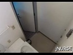 看護師はlesbo口頭セックスを試みる