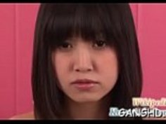 日本の女の子の愛のトンネルを探検する