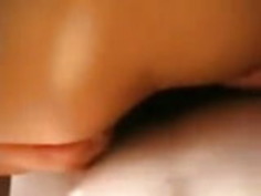 着物のティーン・ジャパニーズ・ガールフレンドが彼女のお尻で