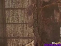 ナナはトイレでいたずらに行く