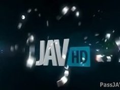 セクシーなサナ・アンジュは赤いストッキングで彼女のセクシーな足でディックをかわいます