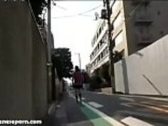 家にいる十代の男の子と、十代の男の子