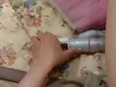 中高年のオナニー、ストリップで見つけたディルド