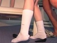 ティーンスリムな女の子の女の子角質のシャフトを取るハードと深い彼女のスリット