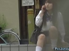 マンションの踊り場でスマホを片手にオナニーするＪＫを隠し撮りｗ