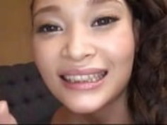 赤い日本人女の子のフェラチオ