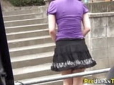 日本の十代の若者は車を怒らせる