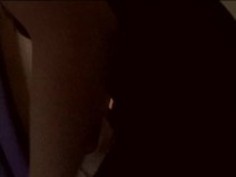 ブーツの2人の日本人女の子が奴隷を蹴る