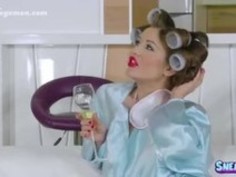 アジア人のマニキュアリストが夫の前で夫を犯させる - シャロン・リー