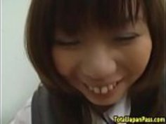 POVの雄鶏に乗っている巨乳なオリエンタル女子学生