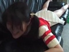 彼女の初めてのハードコアビデオでピグテールでジャップチアリーダー