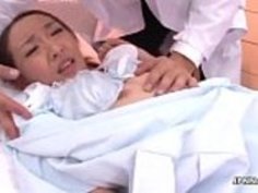 【熟女エロ動画】患者たちと戯れてたら乱交ファックになりイラマチオされるナース