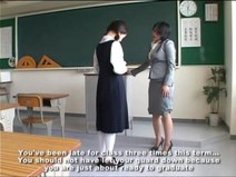 ＪＫのお尻ペンペン！お仕置きでお尻をたたく！真っ赤に晴れ上げるお尻！