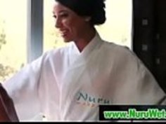 セクシーな日本の十代の可愛い人08とのアメージングnuruマッサージセックス