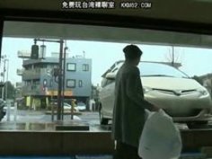 オートレース場にいそうなおっさんが勃起したポコチンを人妻に見せびらかしてます素人｜イクイクXVIDEOS日本人無料エロ動画まとめ