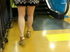 セクシーな足歩行043
