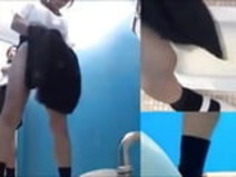 トイレットペーパーの日本の女の子