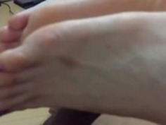 臆病な足コキアニメを見ながら