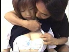 制服＆紺ハイ着衣ままハメ撮りされる童顔ショートカット美少女JK