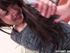 [森乃しずく]うぶな彼女の下着をずらして好き放題おっぱいを弄る彼氏