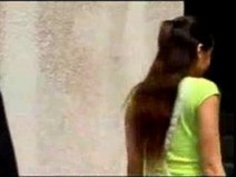 団地妻は不倫相手の男性と団地の階段で露出プレイ！