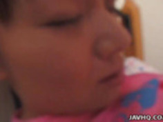 アジアの雌犬は彼女のぬれたtacco指が疲れきっ