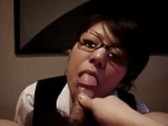 日本のメガネの女の子のフェラとファック