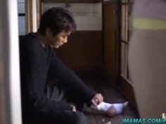 Sewaka早瀬アジアの熟女はフェラチオを与える前に猫なめを楽しんでいます