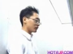 ヒートの日本のAVモデルは、カムに良い性交を耐えます