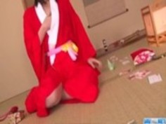 桃瀬ひかるはカムで彼女の猫をクラッキング好き