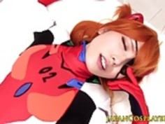 日本のコスプレ赤毛は、セックスの前にcocksucks