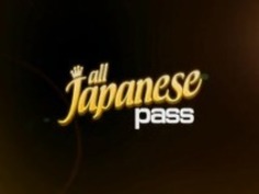 ノア月島は、ガラスにPEESとバルコニーに彼女の猫をそそり