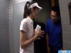 Akubi夢見は本当にカムで彼女の陰部をクラッキング大好き