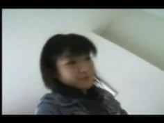 日本の女の子は犯さ彼女自身を撮影します