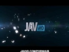 アジアの女の子彼女の猫は汚れた指で演奏ました