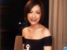 字幕 - 日本のベイブ寧々飯野は、ディックを吸います