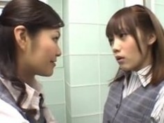 大きな乳首と日本のレズビアンの女の子