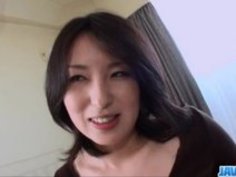 さくらアンナは素晴らしいポルノショーの後浮浪人でクリーム状にされます