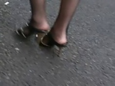 拘束性の奴隷の女の子がダンジョンにからかわ彼女の猫を取得します