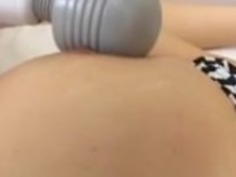 プリティ日本人は自慰行為を取得します