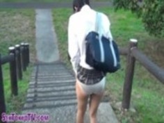 女子学生にリモコンバイブを装着して責めまくりイカせちゃいます！