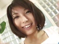 主婦あずみ春咲は、彼女の女のおもちゃを楽しんでいます