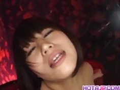 ありさは彼女のぬれた猫で忙しい取得します