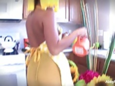 漫画のスタイルアビゲイルマックは台所に降り