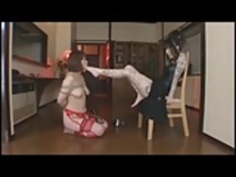 アジアのレズビアンのスレーブ崇拝足